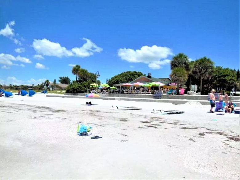 Tropical Beach Escape 3110