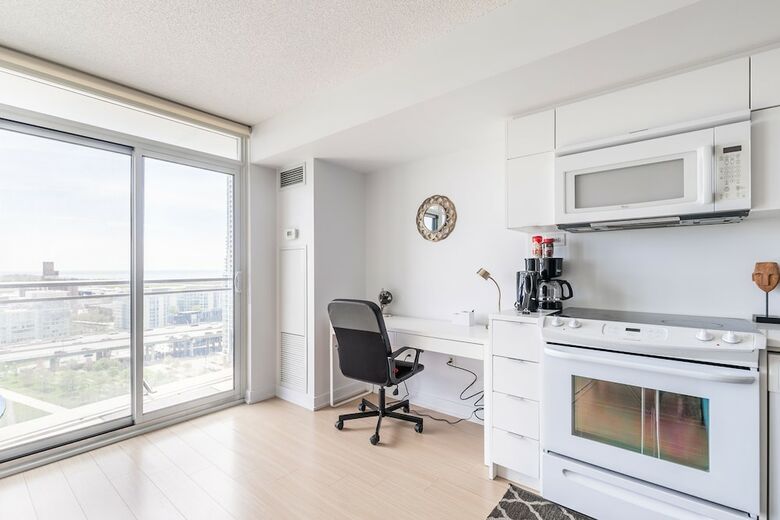 Gorgeous Luxury Condos Near The Cn Tower
