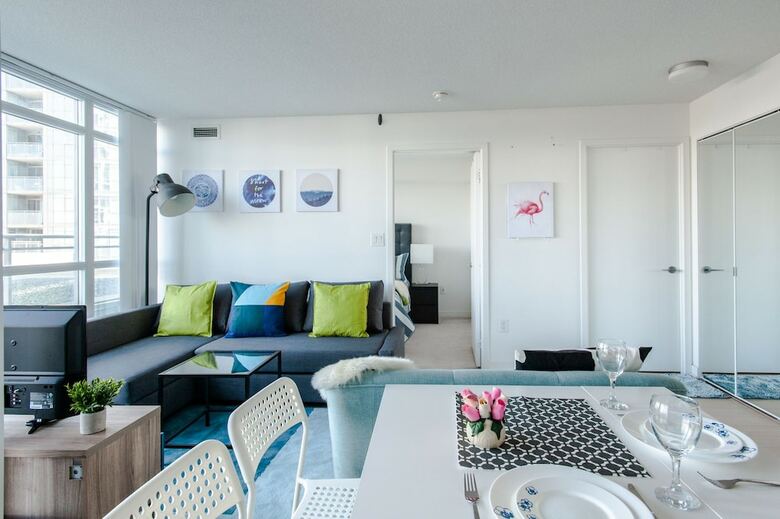 Gorgeous Luxury Condos Near The Cn Tower