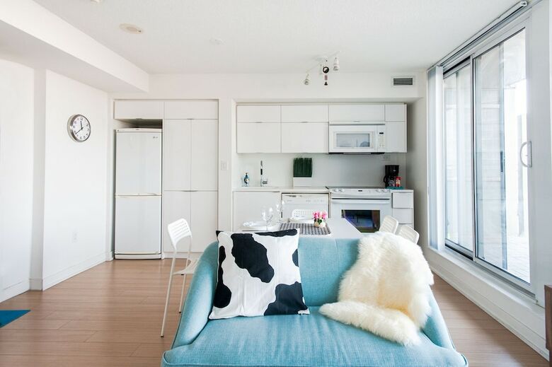 Gorgeous Luxury Condos Near The Cn Tower