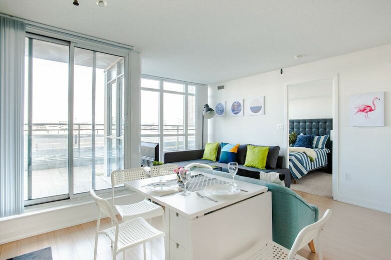 Gorgeous Luxury Condos Near The Cn Tower