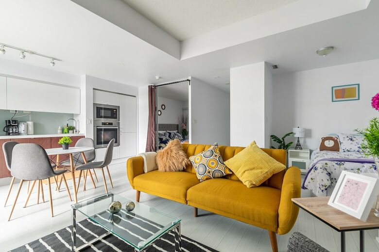 Gorgeous Luxury Condos Near The Cn Tower