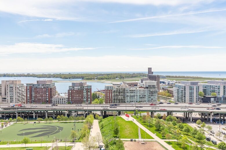 Gorgeous Luxury Condos Near The Cn Tower