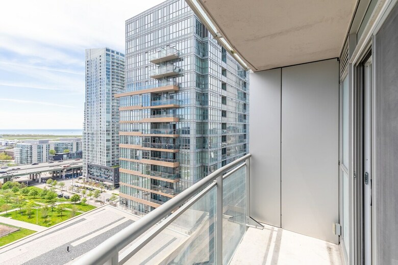 Gorgeous Luxury Condos Near The Cn Tower