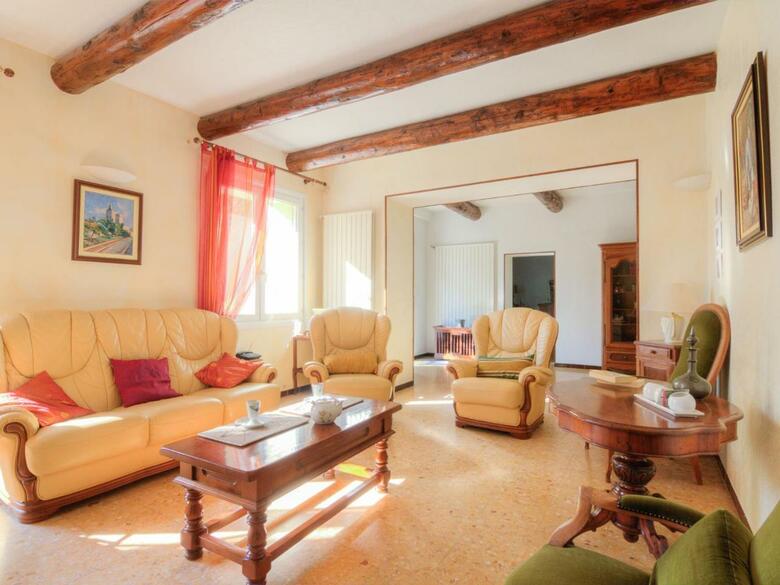 Holiday Home Mas de La Roque Althen Les Paluds
