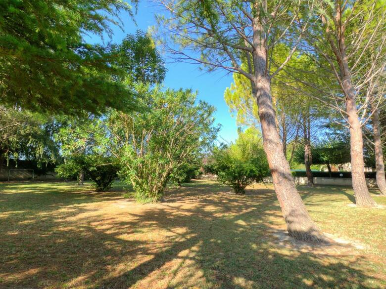 Holiday Home Mas de La Roque Althen Les Paluds