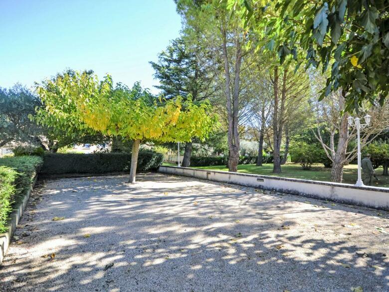 Holiday Home Mas de La Roque Althen Les Paluds