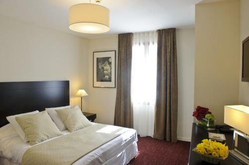 Hotel H�tel Burgevin