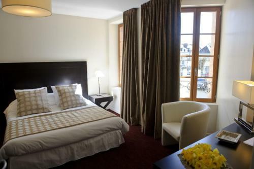 Hotel H�tel Burgevin