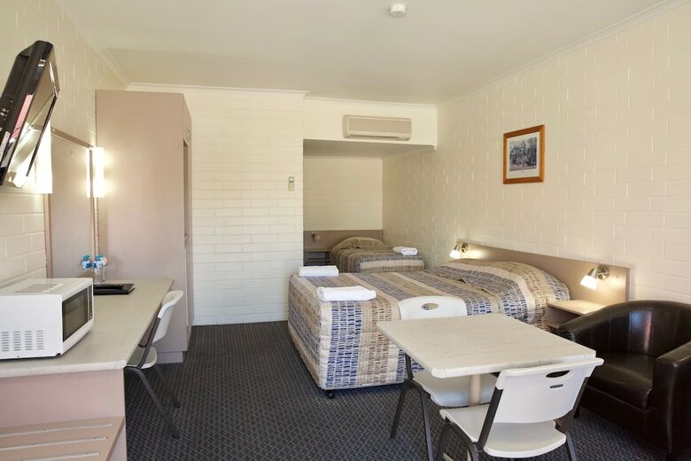 Pioneer Motel