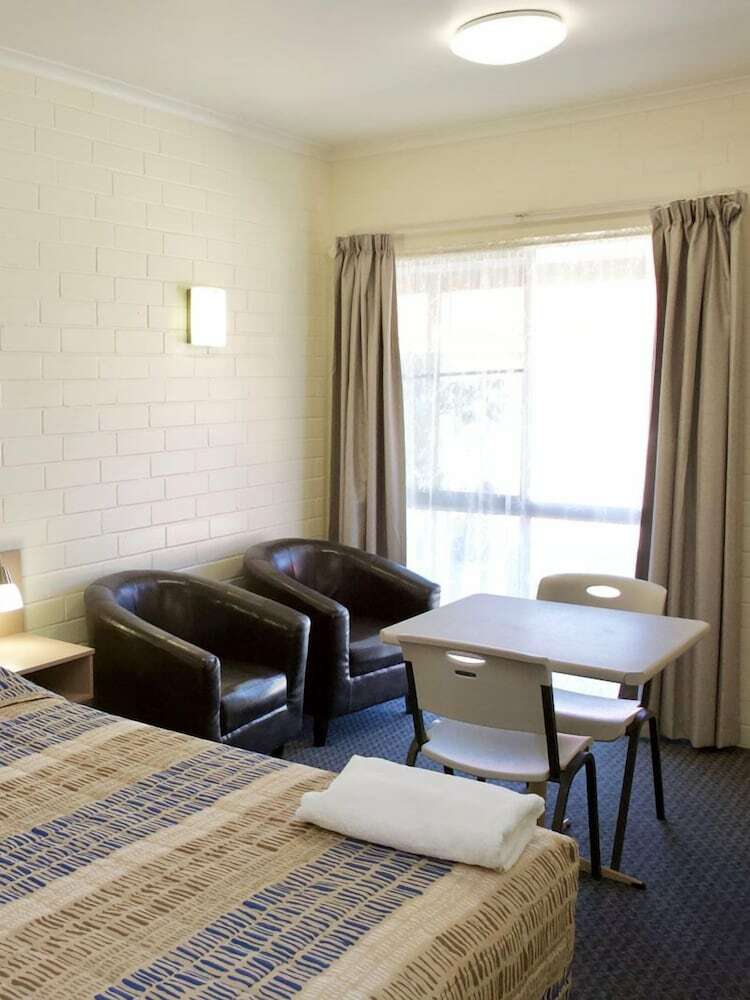 Pioneer Motel