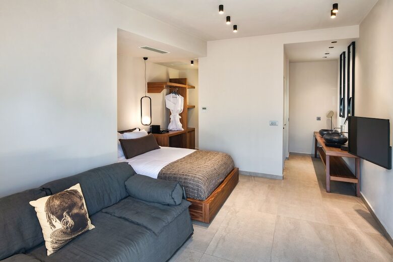 Hotel Uma Ray Suites