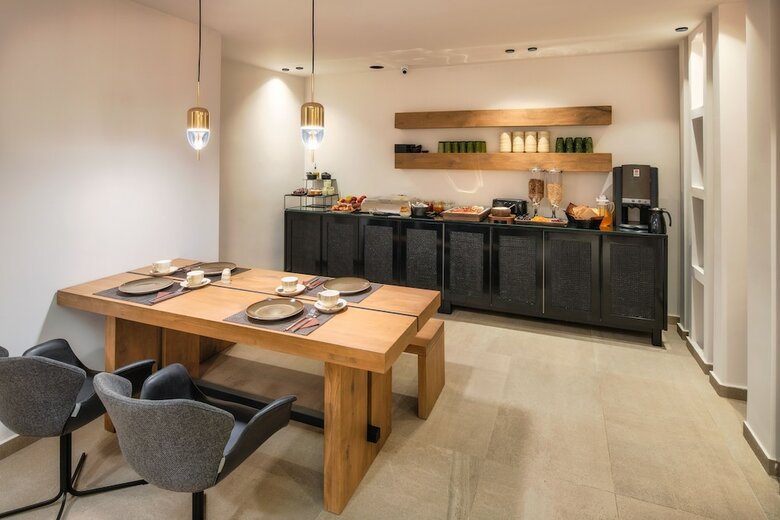 Hotel Uma Ray Suites