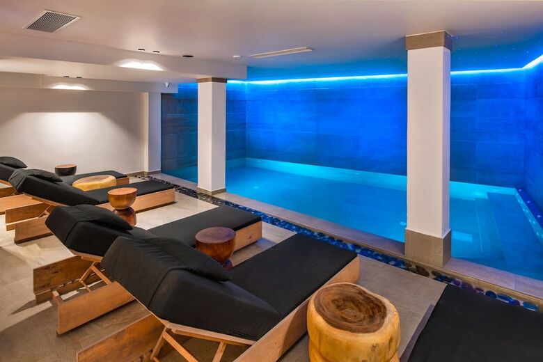 Hotel Uma Ray Suites