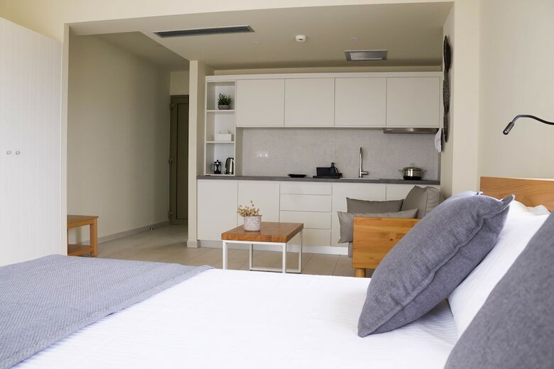 Aparthotel Kyma Suites