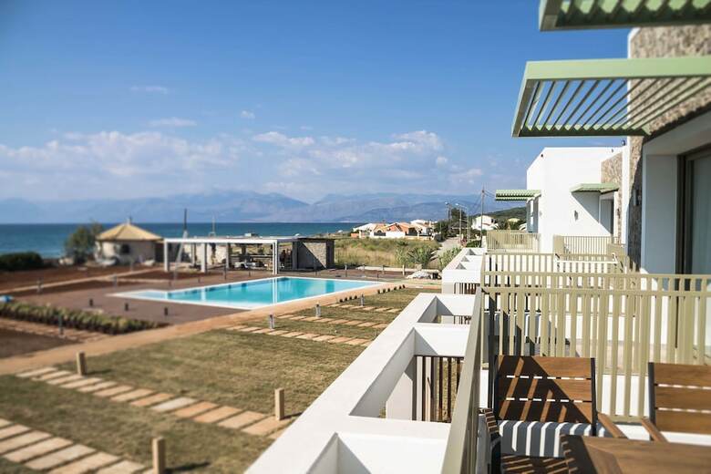 Aparthotel Kyma Suites