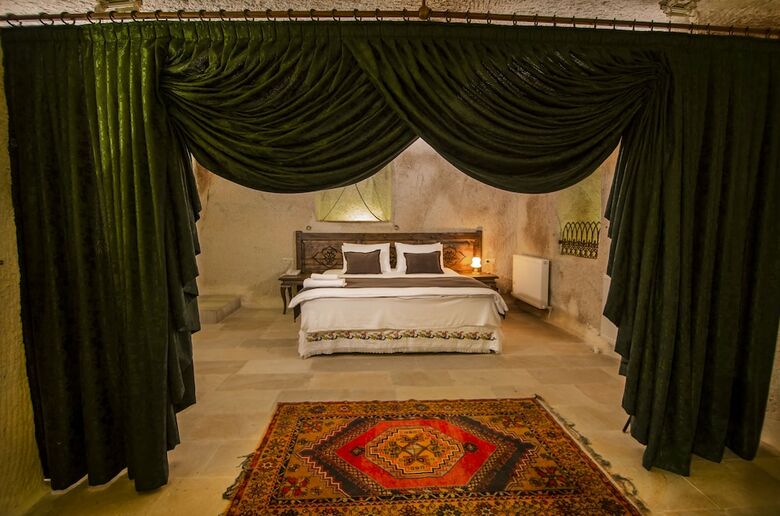 Saddle Cave Hotel