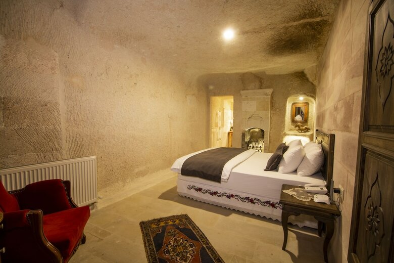 Saddle Cave Hotel