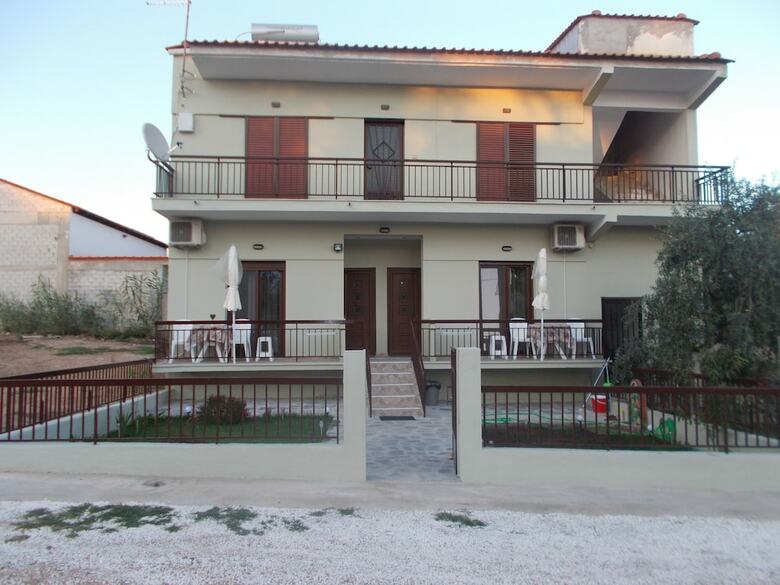Apartamentos Maria Dina Studios