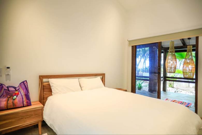 Hotel Nekaui Beachfront Villa 2 - Experience Nature