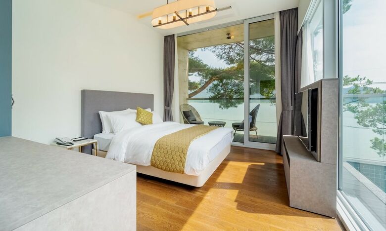 Hotel Goseong Hansan Marina Resort