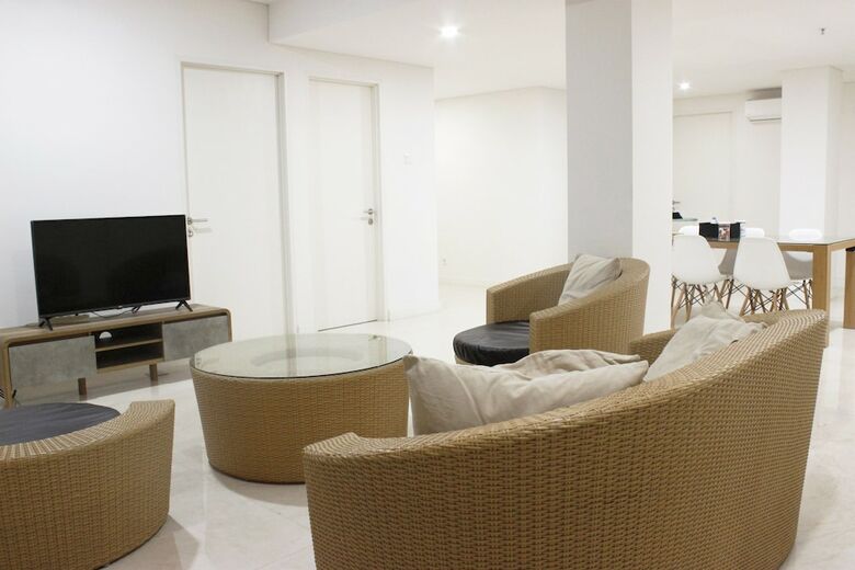 Homey 4br Apartment At Landmark Residence