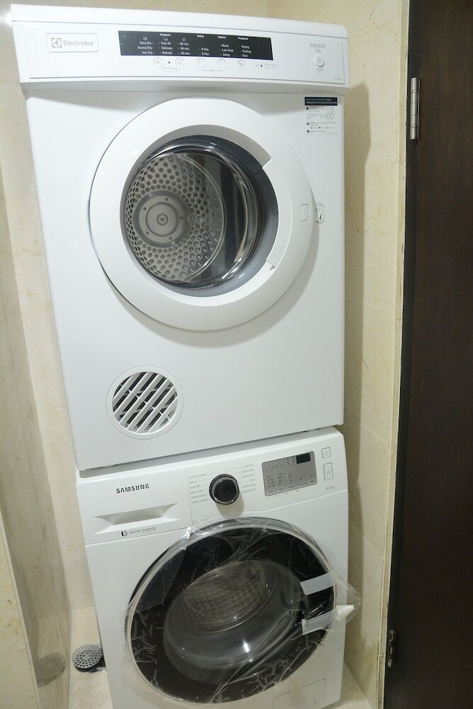 Luxurious 2br Ciputra Wold 2 Apartment