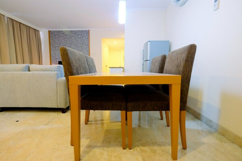 Modern Contemporer 2br Beverly Tower Apartment