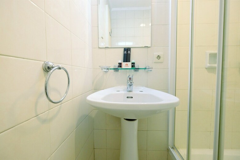 Modern Contemporer 2br Beverly Tower Apartment