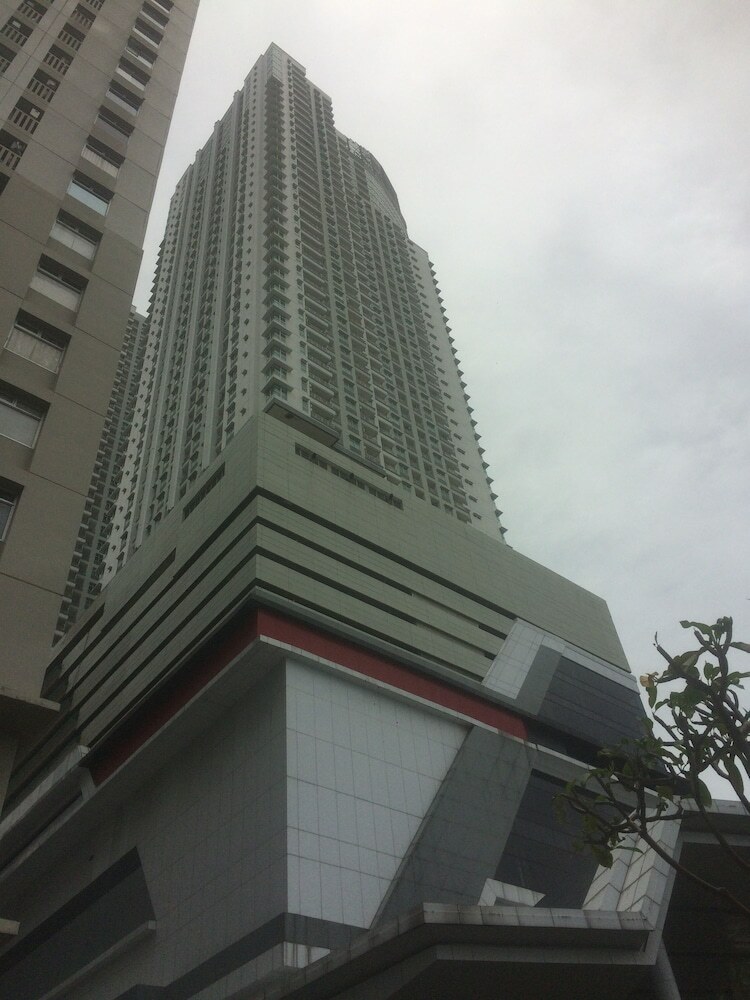 Spacious 2br Condominium Seaview Apartment