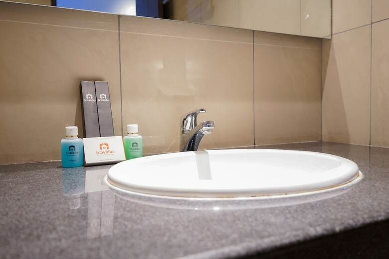 Spacious Studio Apartment At Pasar Baru Mansion