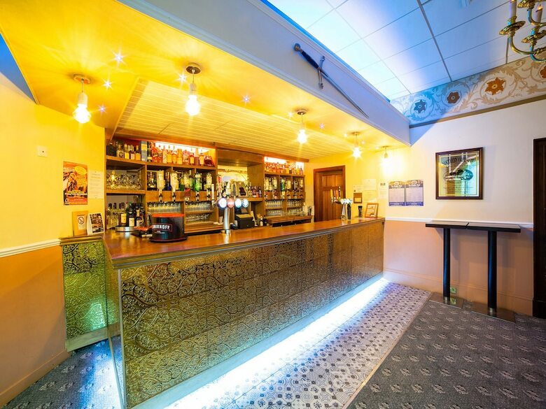 Douglas Hotel