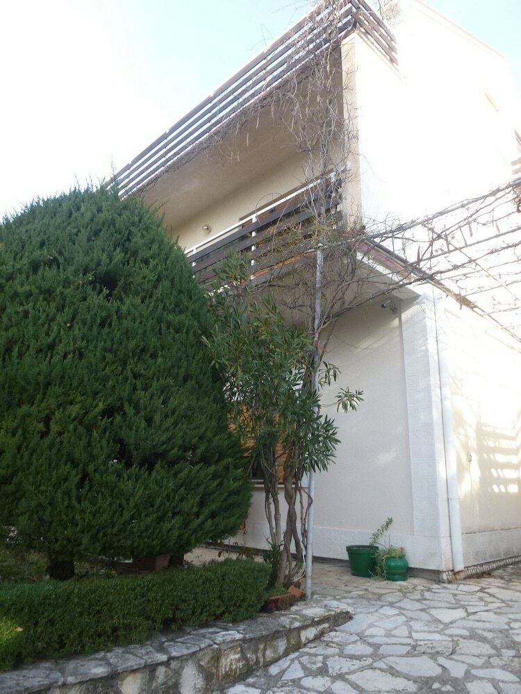 Barac Apartments