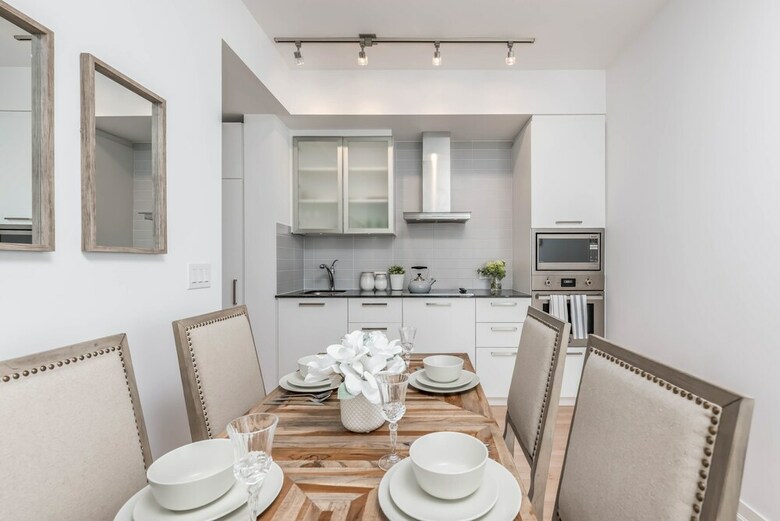 Elegant Condo With Stunning Lake & Views