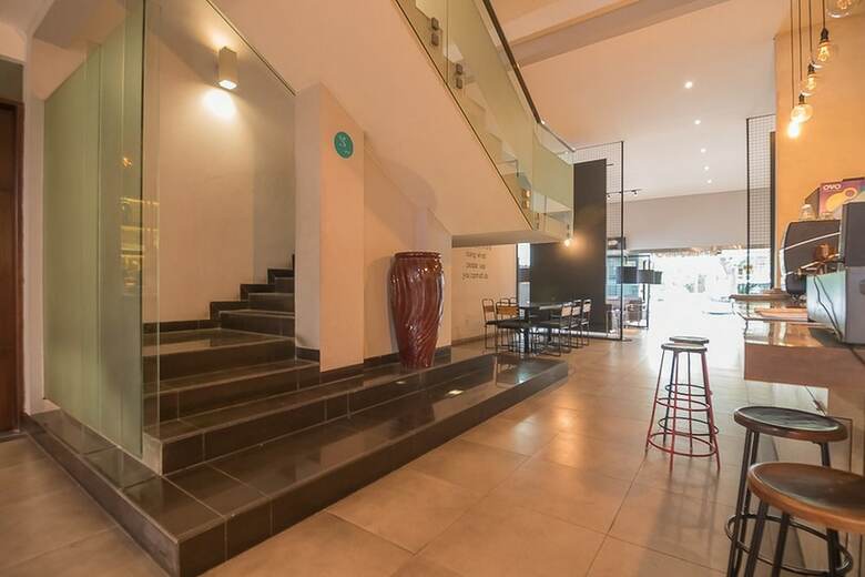 Hotel Reddoorz Plus @ Cipaganti Street 3