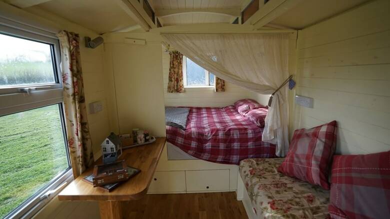 Cabana Showman's Hut @ Westcote