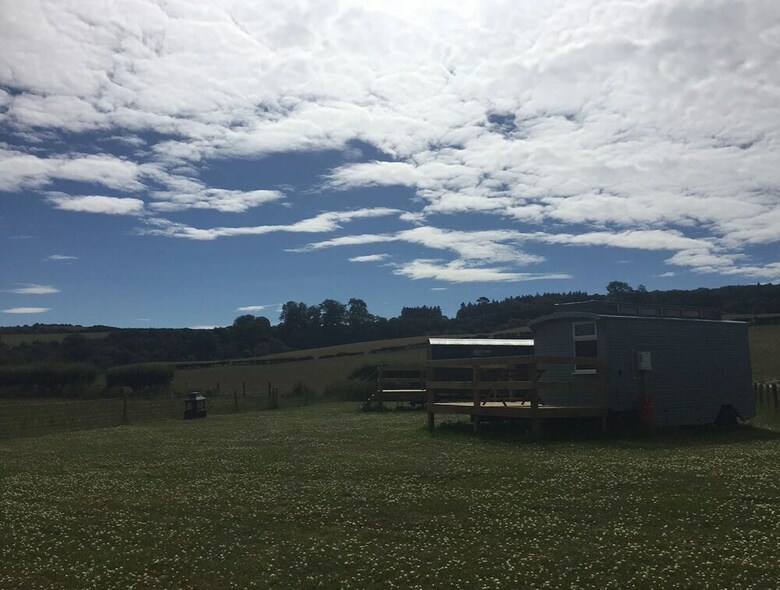 Cabana Showman's Hut @ Westcote