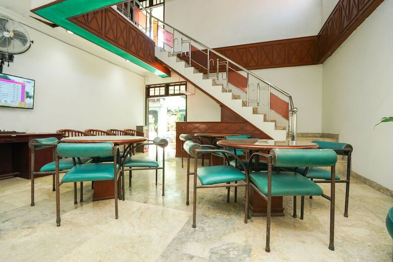 Hostal Oyo 1225 Hotel Dibino