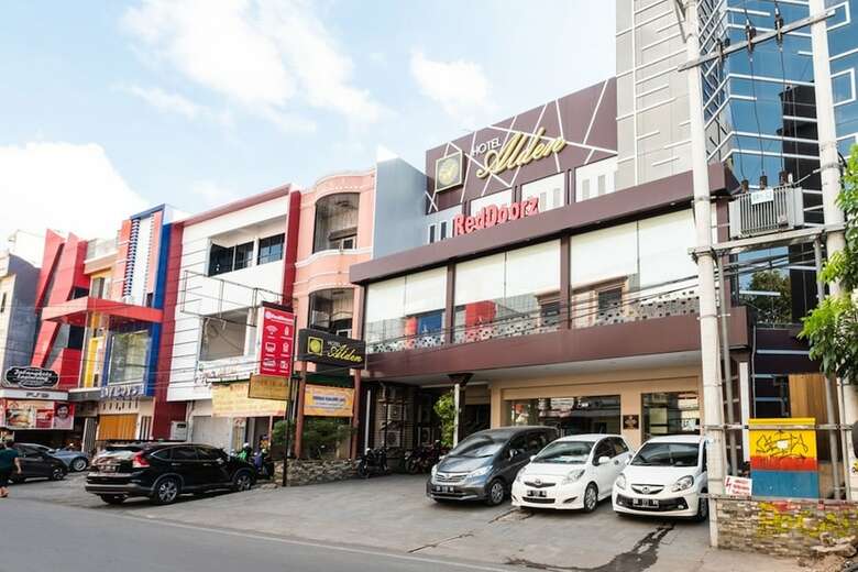 Reddoorz Plus @ The Alden Hotel