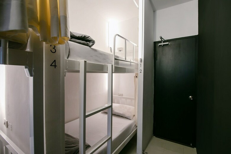 Hostal Oyo Chatel Hostel Bangkok