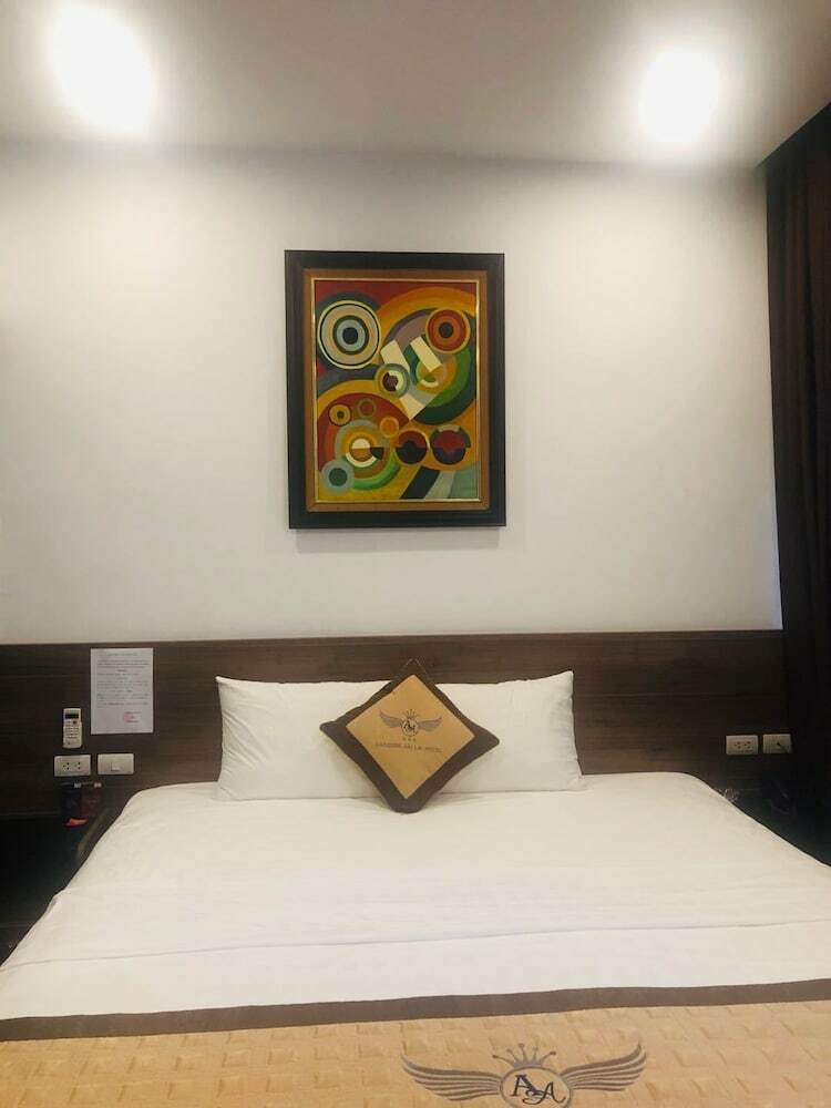Lakeside Dailai Hotel