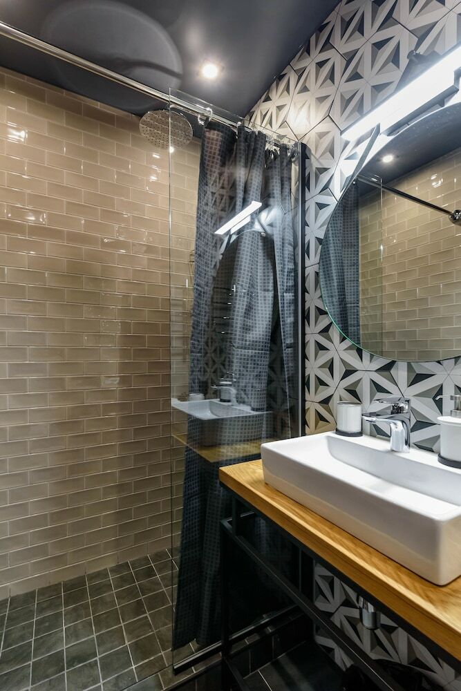 Apart104 Center