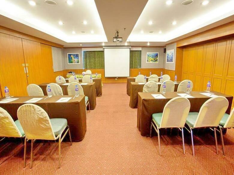 Bay Hotel Srinakarin