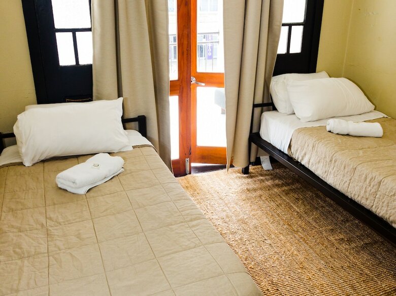 Hostal Coolangatta Sands Hotel