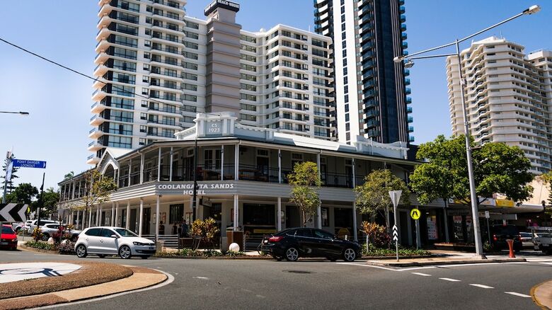Hostal Coolangatta Sands Hotel