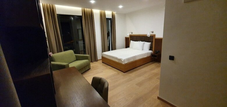 Hotel Plaza Lucice
