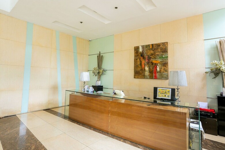 Hotel Oyo 215 Sunshine City Suites