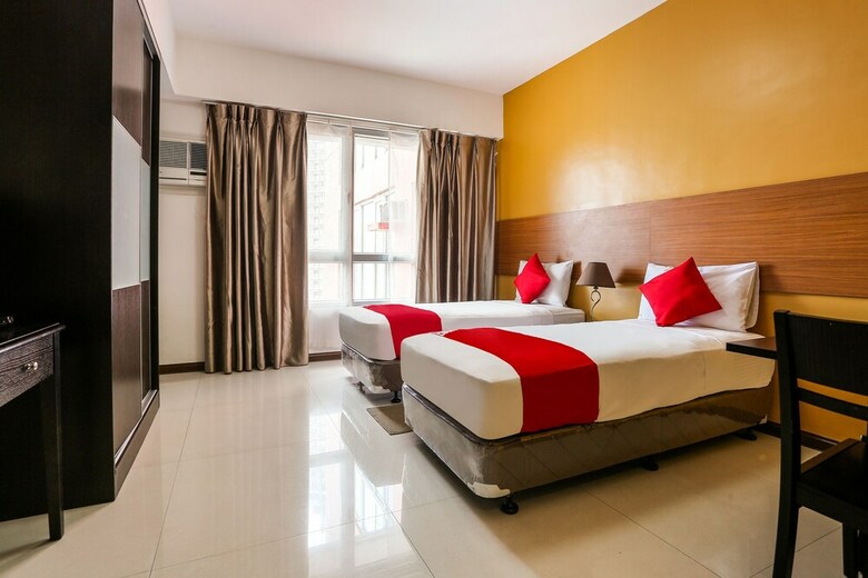 Hotel Oyo 215 Sunshine City Suites