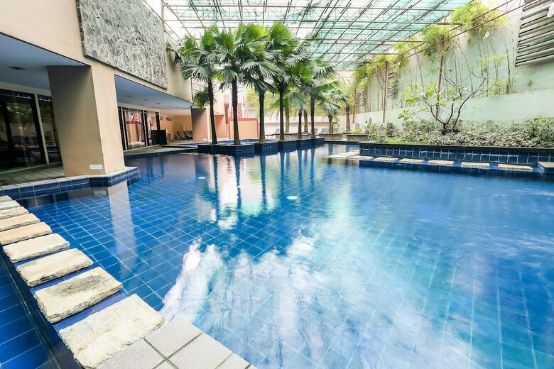 Hotel Oyo 215 Sunshine City Suites