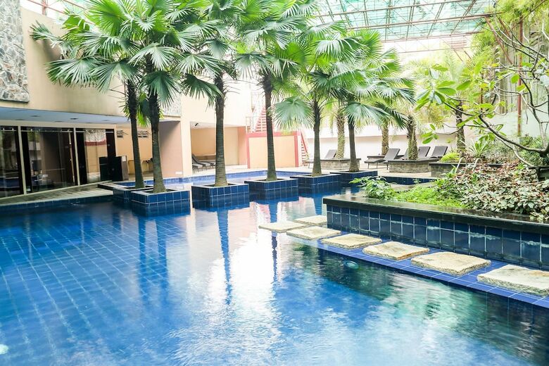 Hotel Oyo 215 Sunshine City Suites